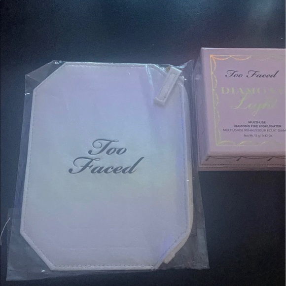 Too faced makeup bundle - Picture 3 of 5